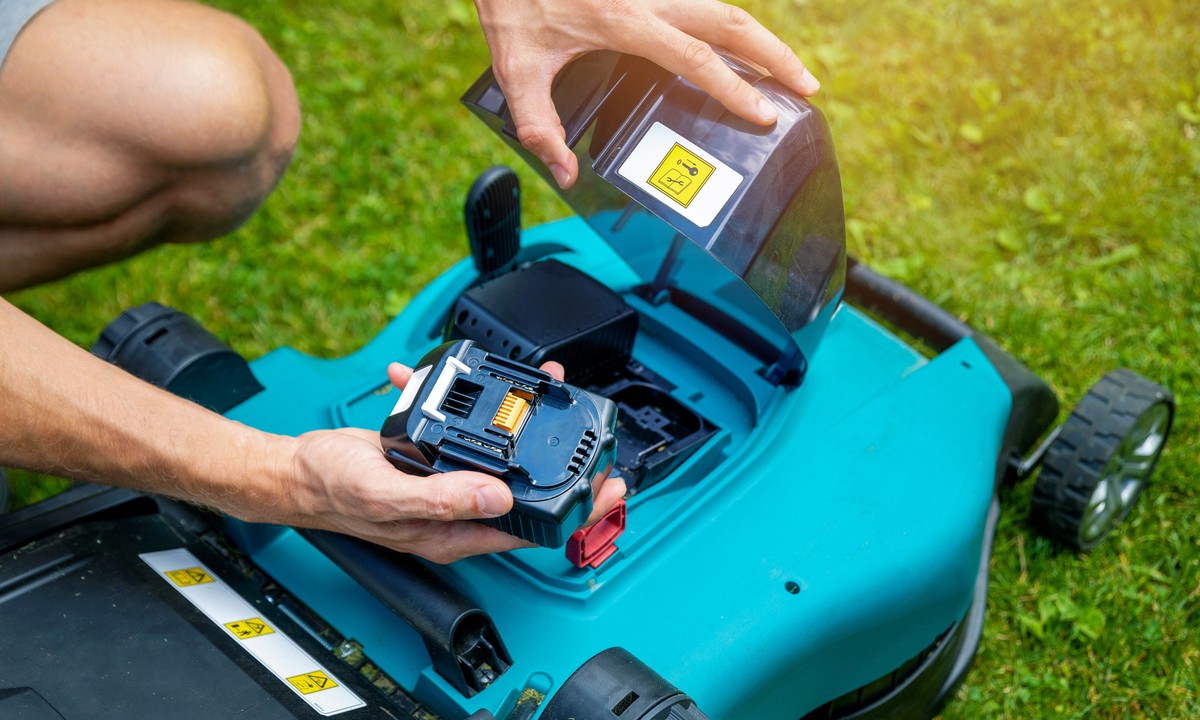 Battery Lawn Mower Vs. Gas Lawn Mower: Which One Should I Buy?