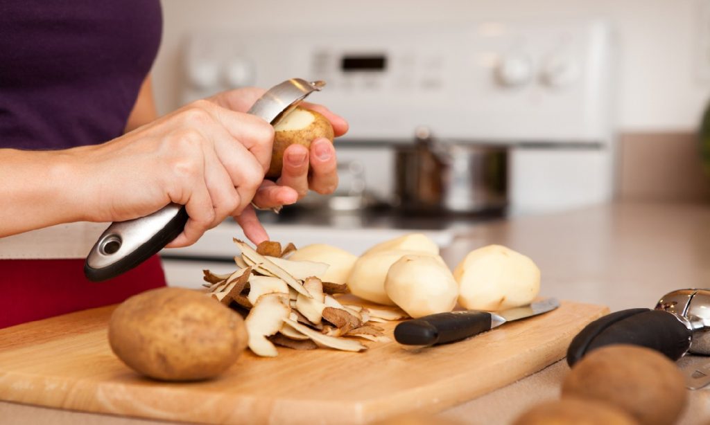 vegetable peeler gardengate Safe To Use a Vegetable Peeler to Peel Fruits and Vegetables