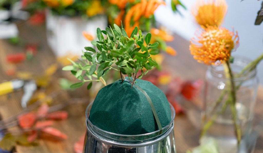 How To Make Good Floral Arrangements with floral foam