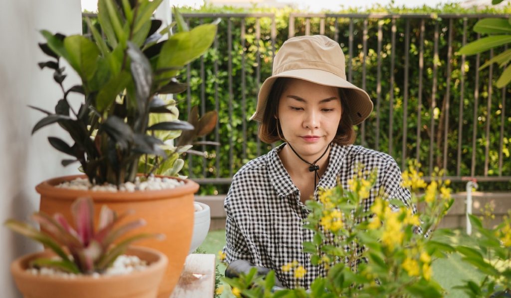 Best Gardening Accessories To Beat the Heat like a gardening hat