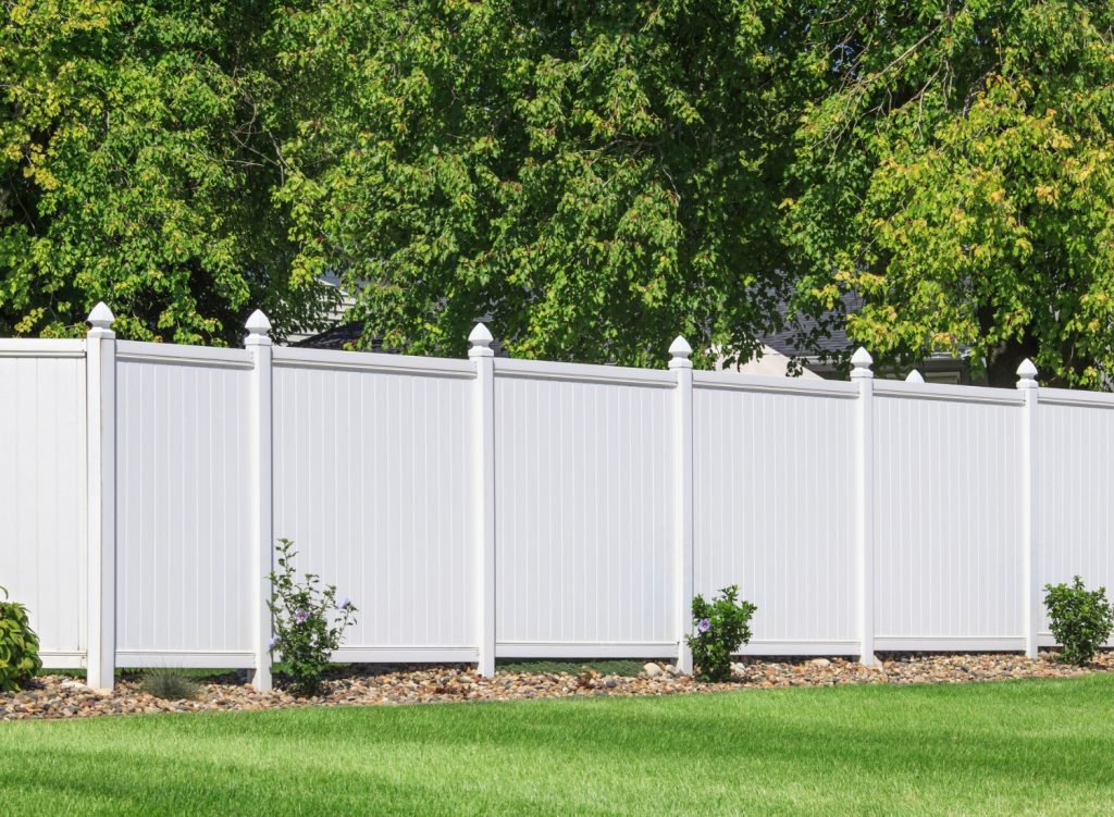 White vinyl privacy fence
